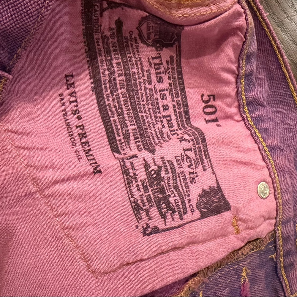 Levi's 501 button fly Women's Purple Denim Shorts 26 NWOT - Picture 6 of 7